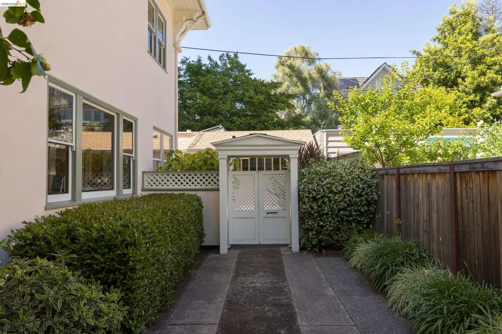 2909 Forest Avenue Berkeley CA 94705