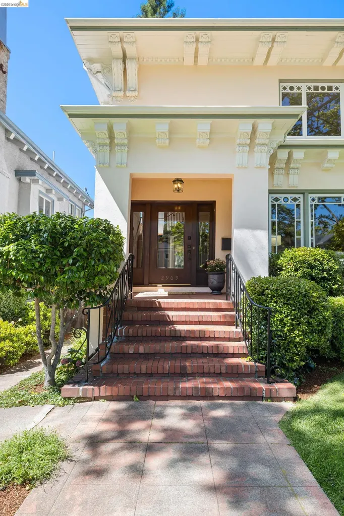 2909 Forest Avenue Berkeley CA 94705