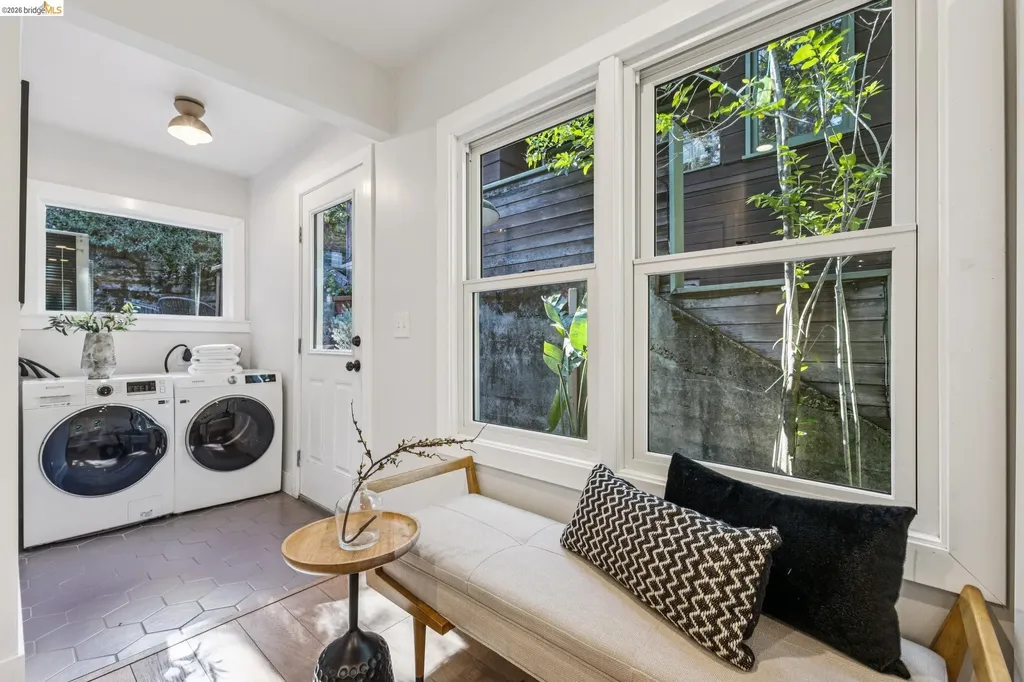 6465 Pinehaven Road Oakland CA 94611