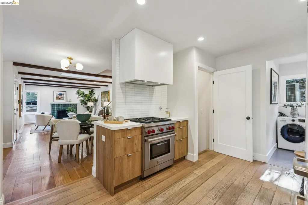 6465 Pinehaven Road Oakland CA 94611