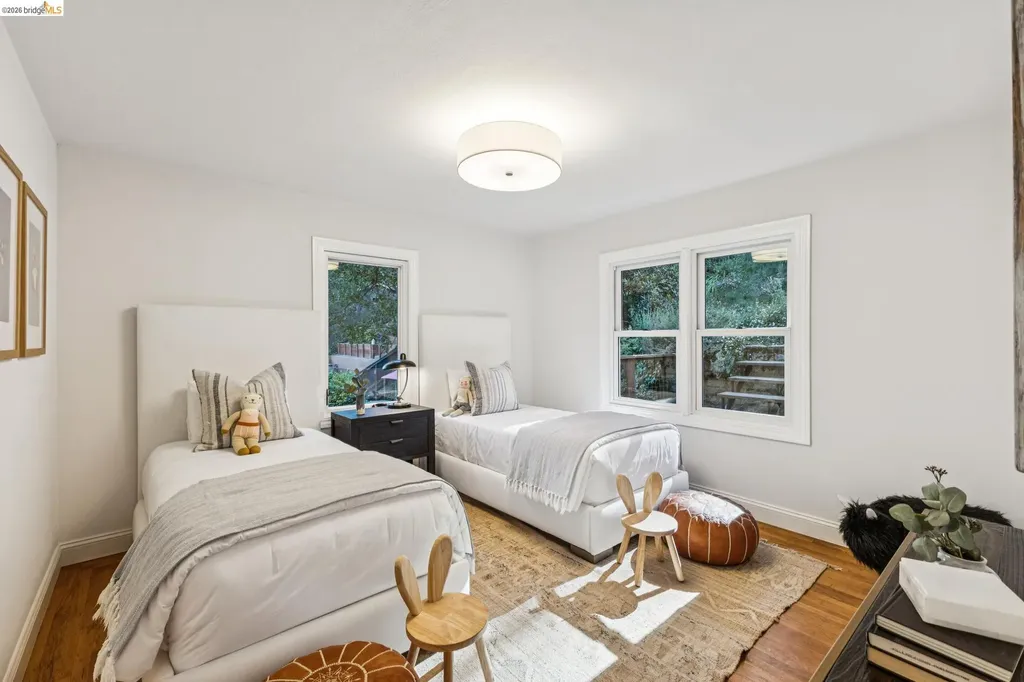 6465 Pinehaven Road Oakland CA 94611