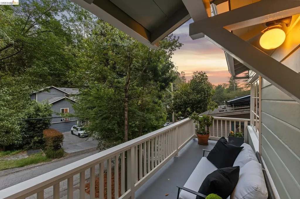 6465 Pinehaven Road Oakland CA 94611