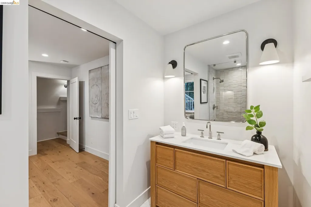 6465 Pinehaven Road Oakland CA 94611