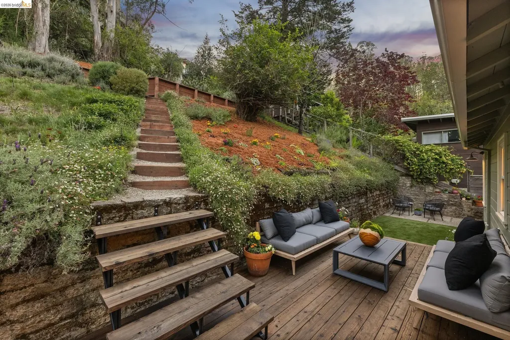 6465 Pinehaven Road Oakland CA 94611