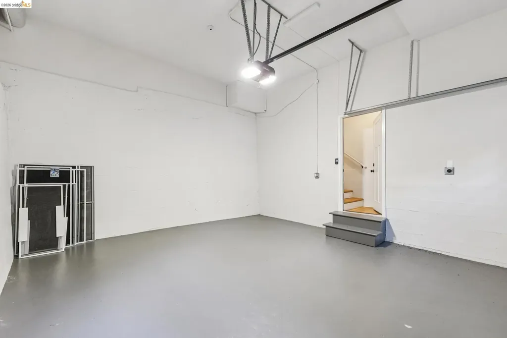 6465 Pinehaven Road Oakland CA 94611