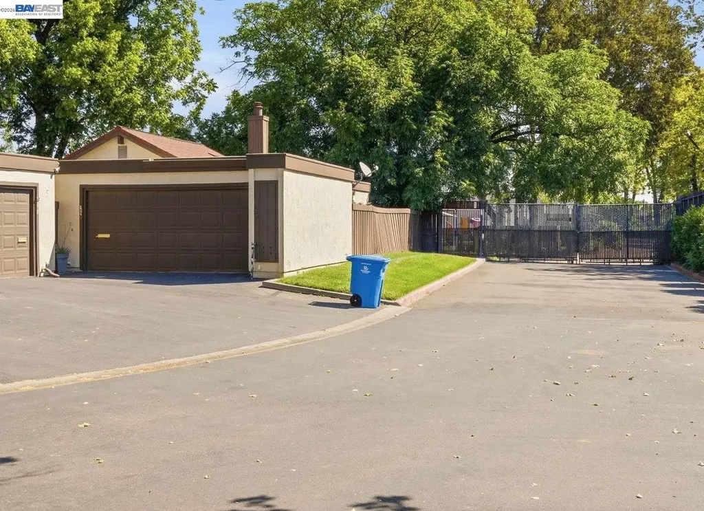 165 Fairoaks Drive Vacaville CA 95688