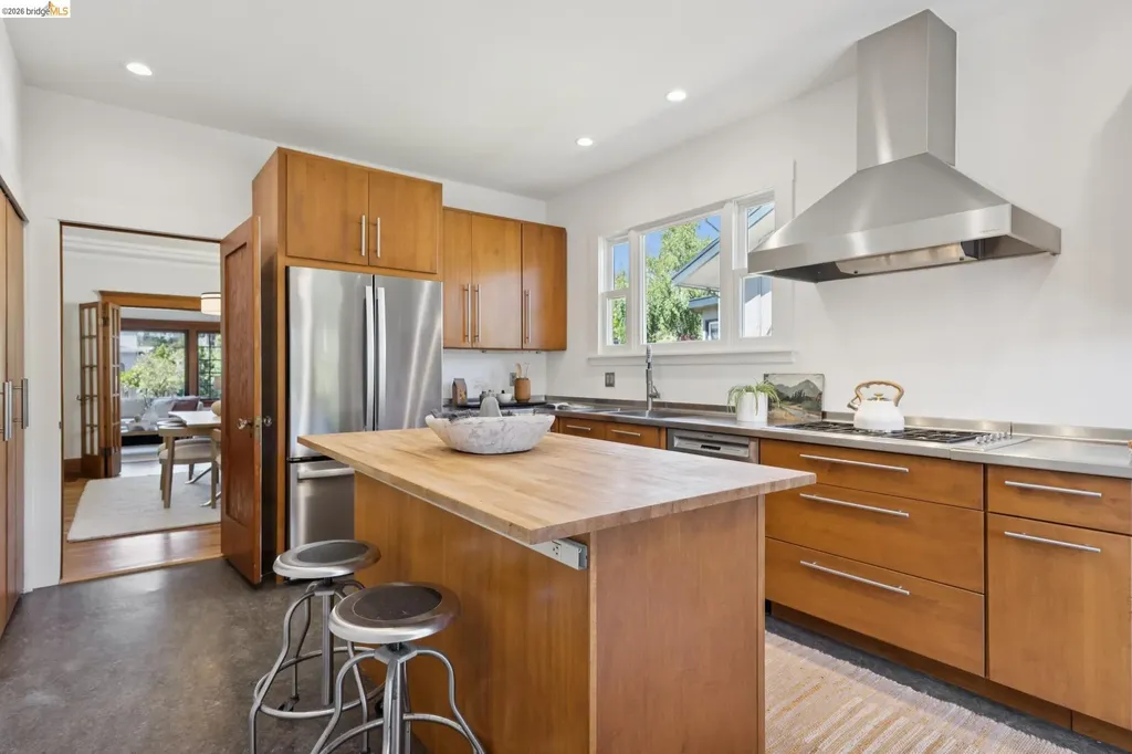 699 Arimo Avenue Oakland CA 94610