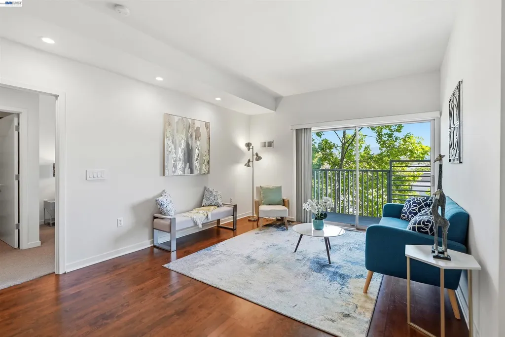 Oakland CA, 6465 San Pablo Avenue, Unit 3-2
