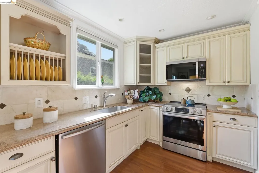 6252 Merced Avenue Oakland CA 94611