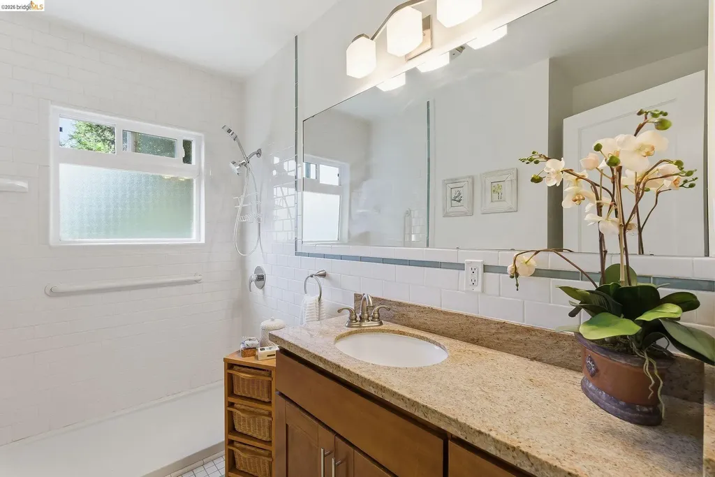 6252 Merced Avenue Oakland CA 94611
