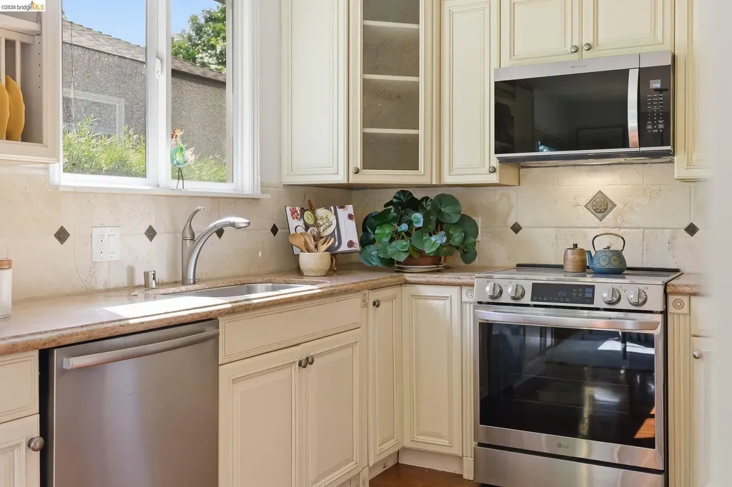 6252 Merced Avenue Oakland CA 94611