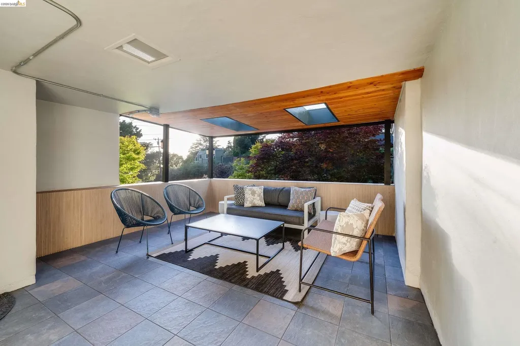 6048 Chelton Drive Oakland CA 94611