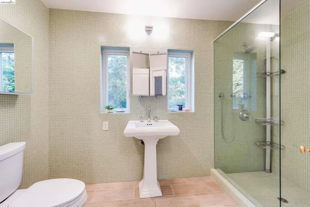 6048 Chelton Drive Oakland CA 94611