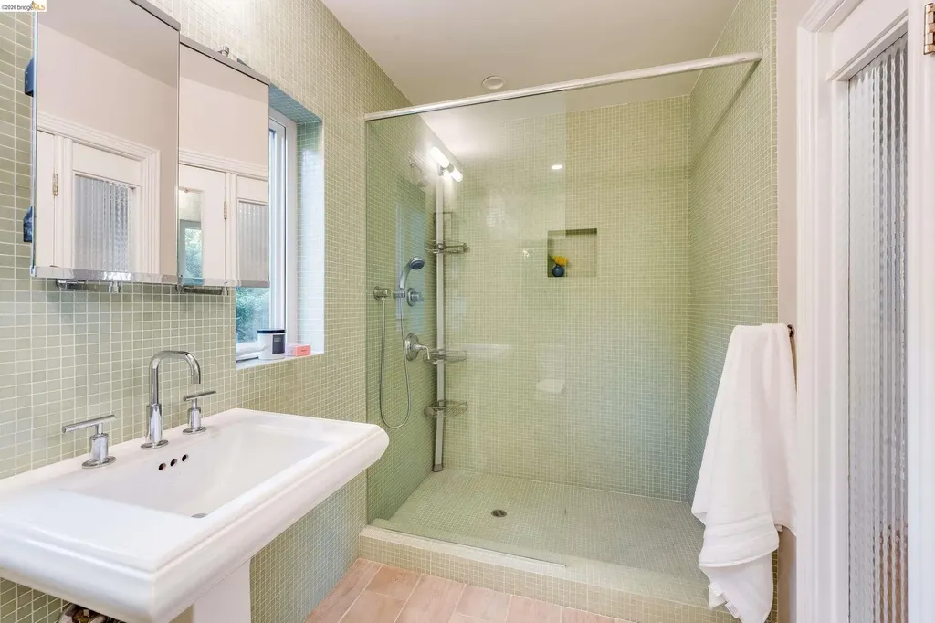 6048 Chelton Drive Oakland CA 94611
