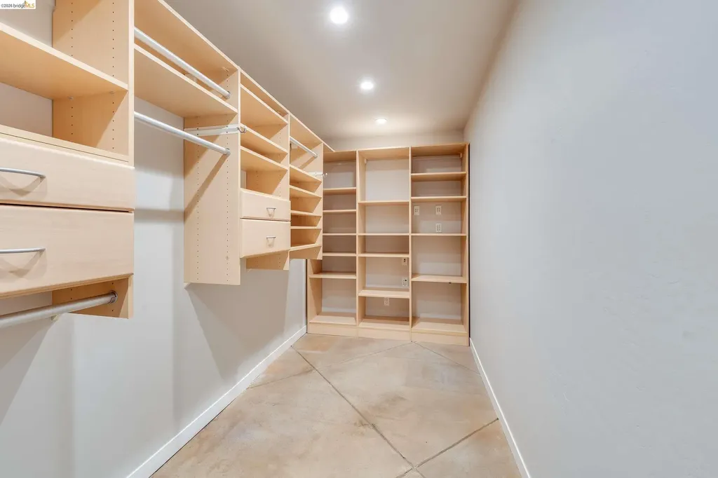 6048 Chelton Drive Oakland CA 94611