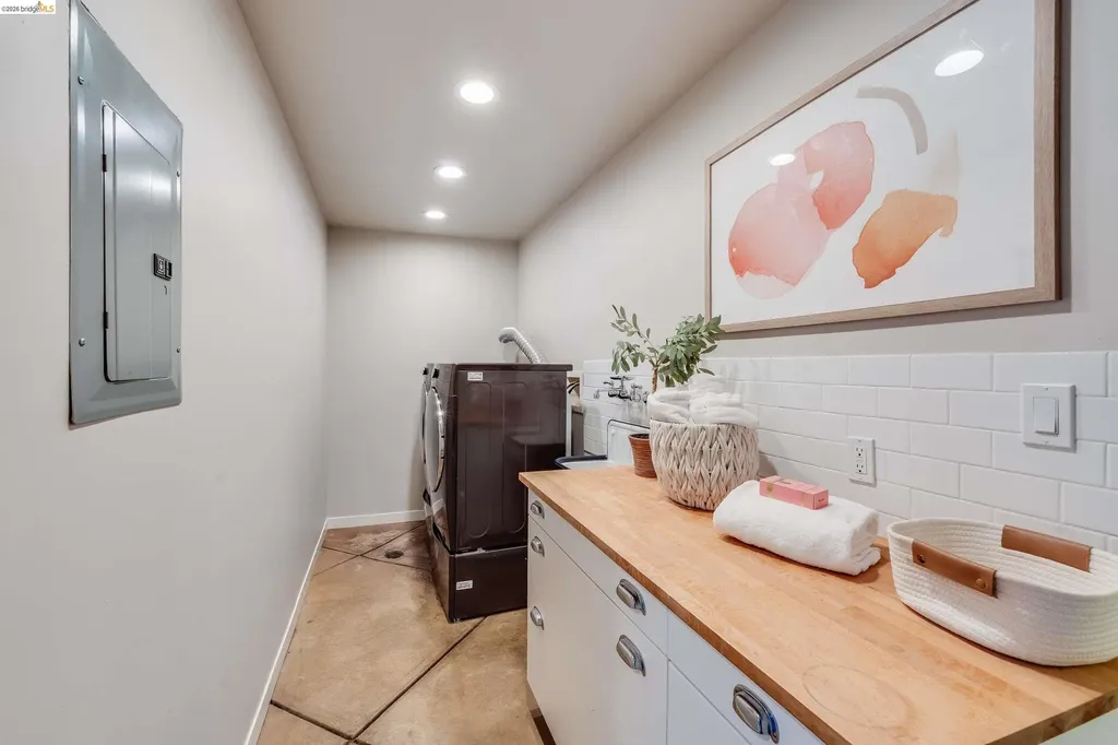 6048 Chelton Drive Oakland CA 94611