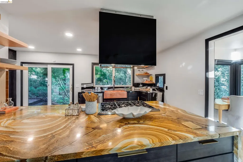 6048 Chelton Drive Oakland CA 94611