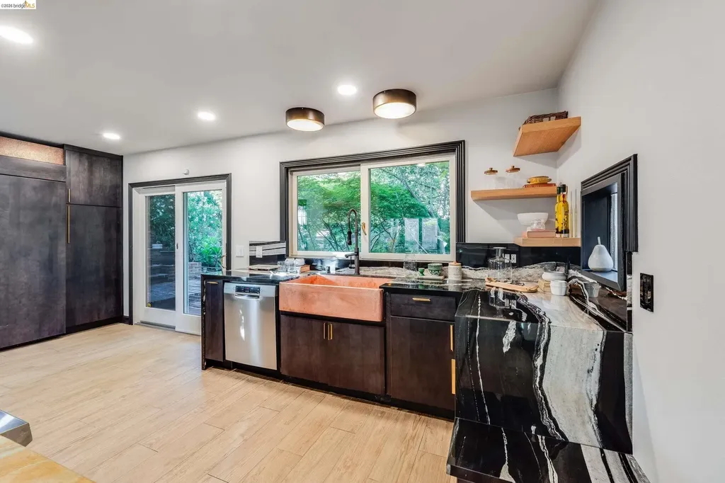 6048 Chelton Drive Oakland CA 94611
