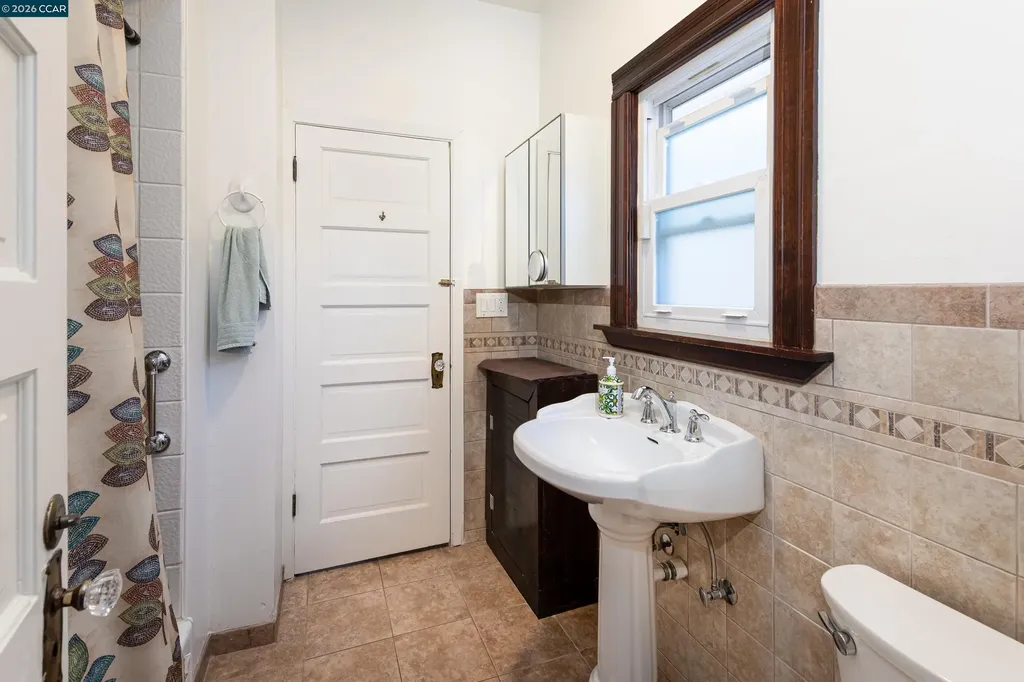 3735 Nevil Street Oakland CA 94601