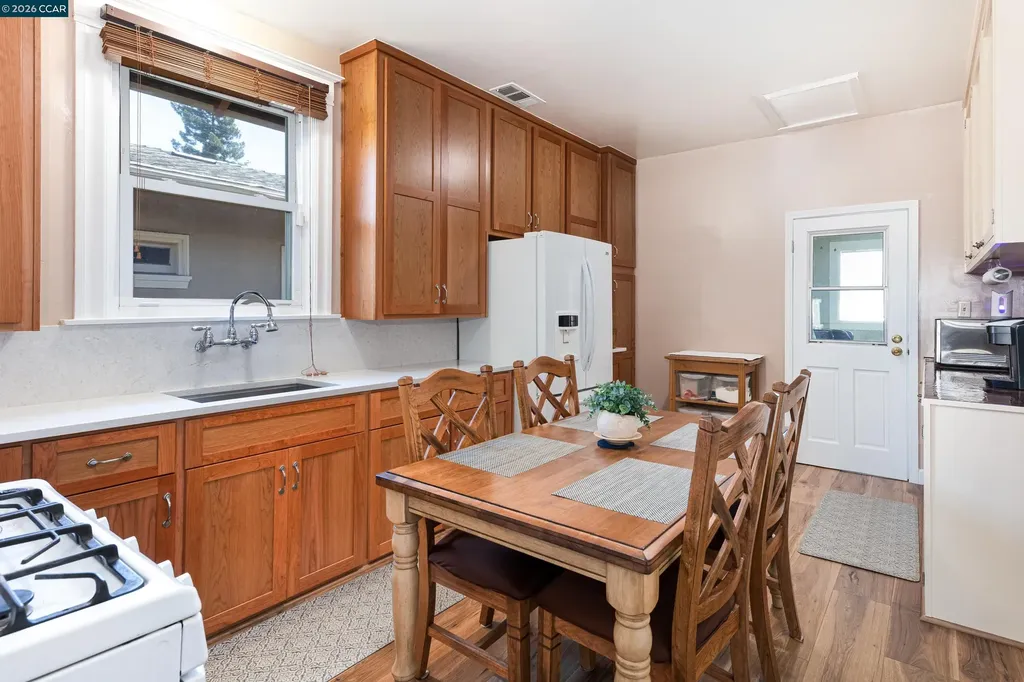 3735 Nevil Street Oakland CA 94601
