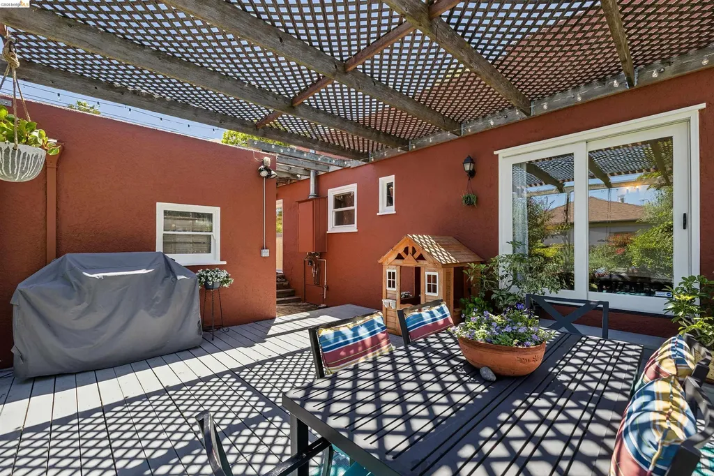 3031 Barrett Avenue Richmond CA 94804