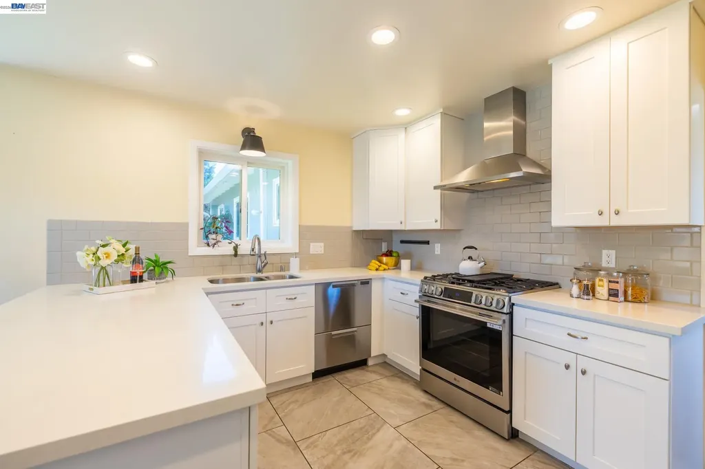 4742 El Rey Avenue Fremont CA 94536