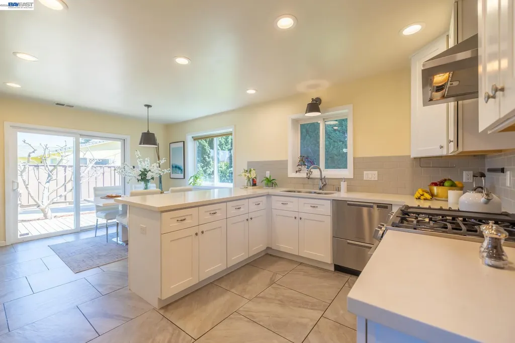 4742 El Rey Avenue Fremont CA 94536