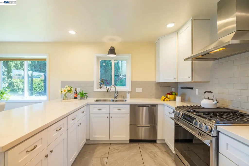 4742 El Rey Avenue Fremont CA 94536