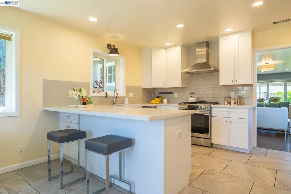 4742 El Rey Avenue Fremont CA 94536