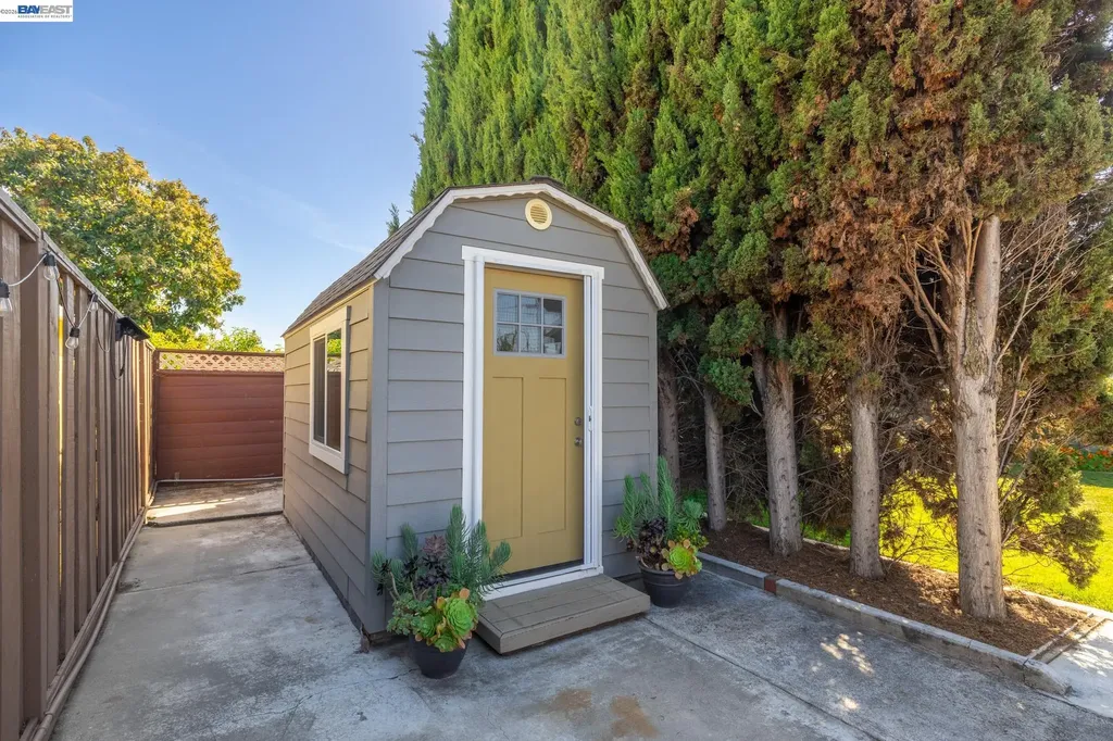 4742 El Rey Avenue Fremont CA 94536
