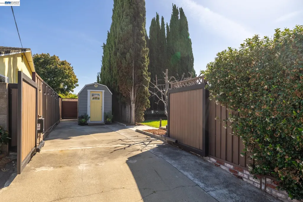 4742 El Rey Avenue Fremont CA 94536