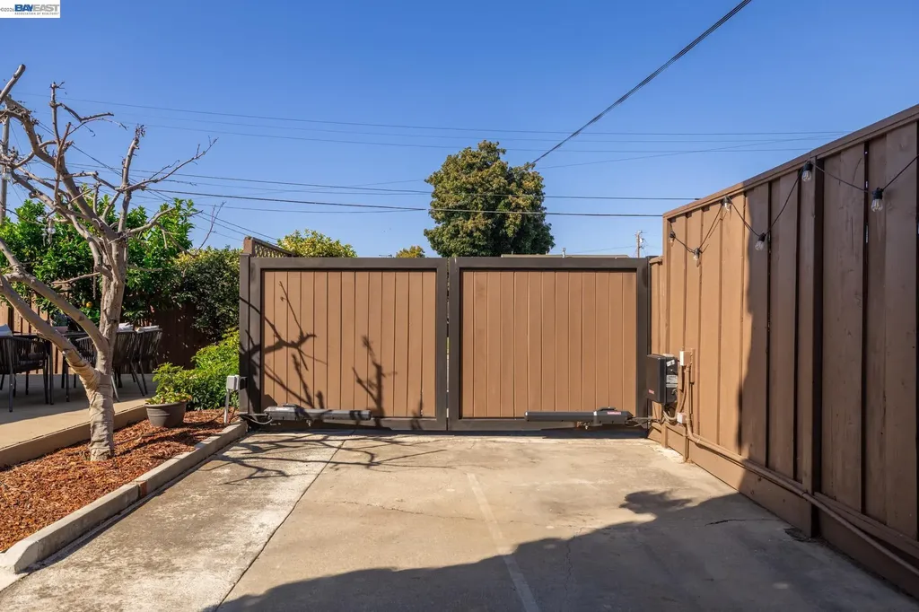 4742 El Rey Avenue Fremont CA 94536