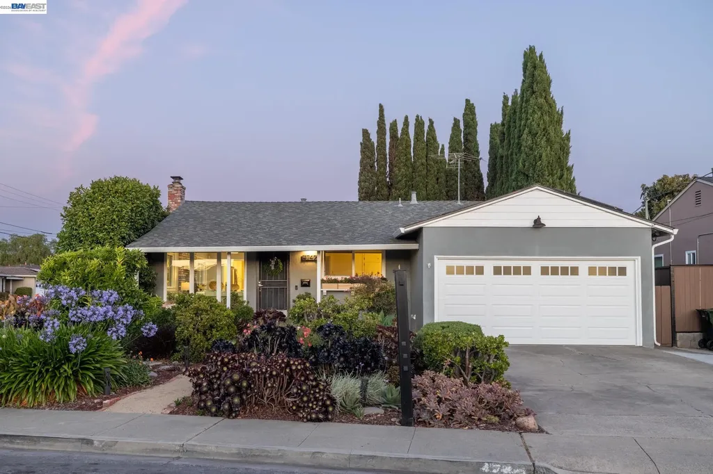 4742 El Rey Avenue Fremont CA 94536