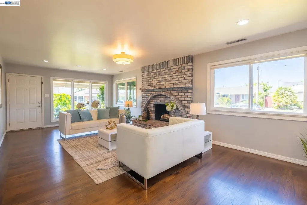 4742 El Rey Avenue Fremont CA 94536