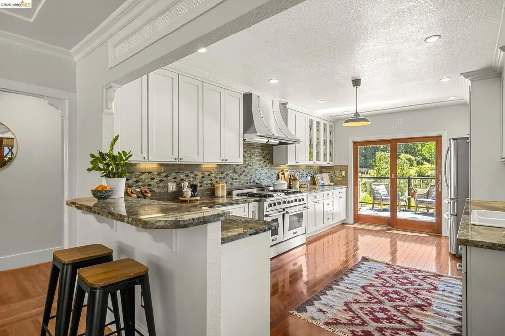 791 Santa Ray Avenue Oakland CA 94610