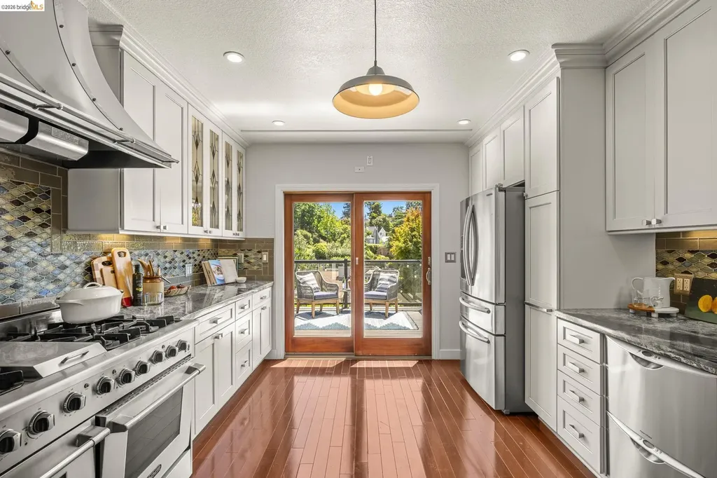 791 Santa Ray Avenue Oakland CA 94610