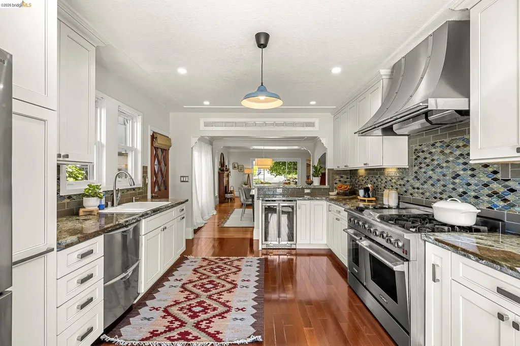 791 Santa Ray Avenue Oakland CA 94610