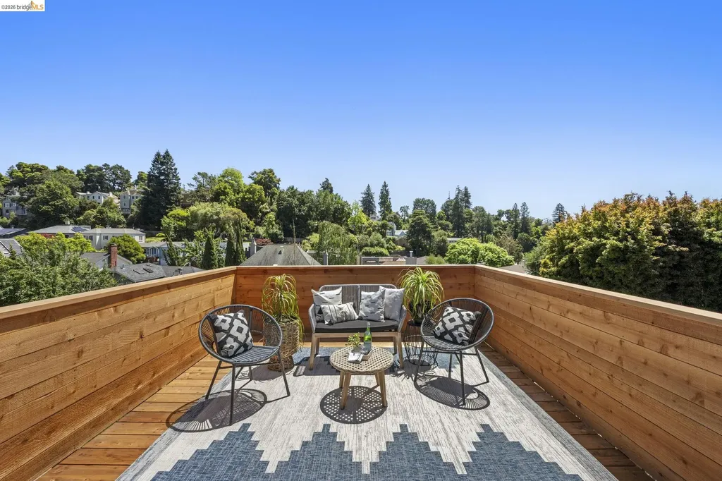 791 Santa Ray Avenue Oakland CA 94610