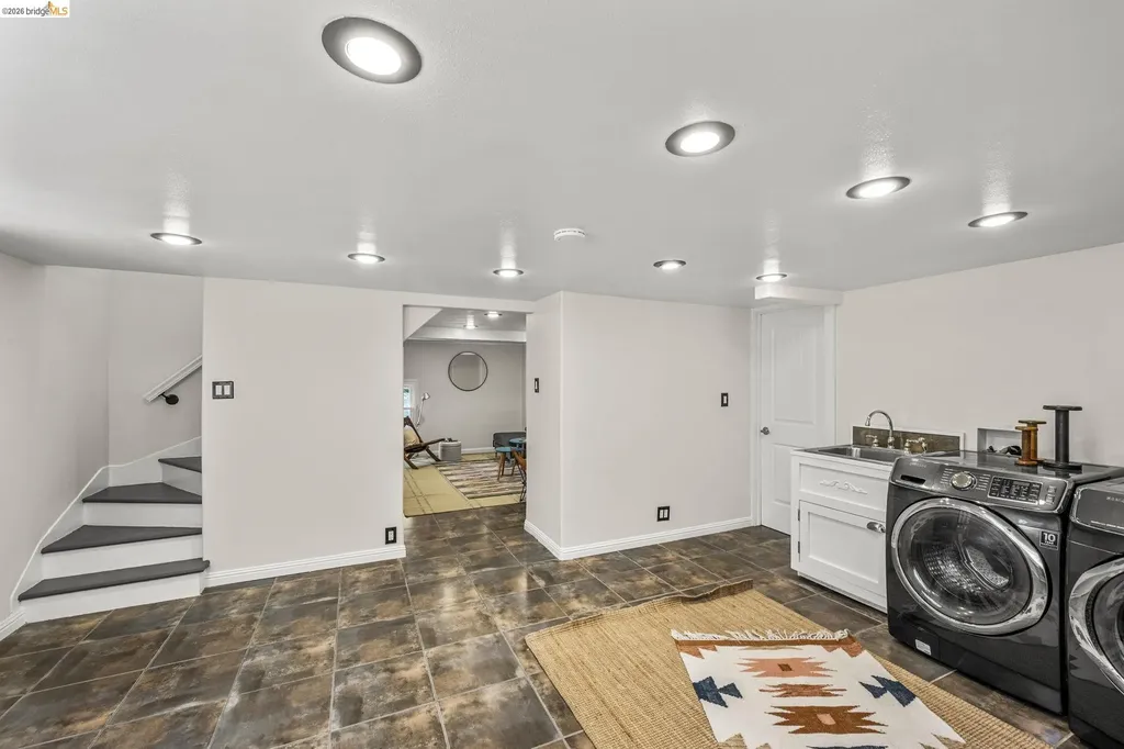 791 Santa Ray Avenue Oakland CA 94610