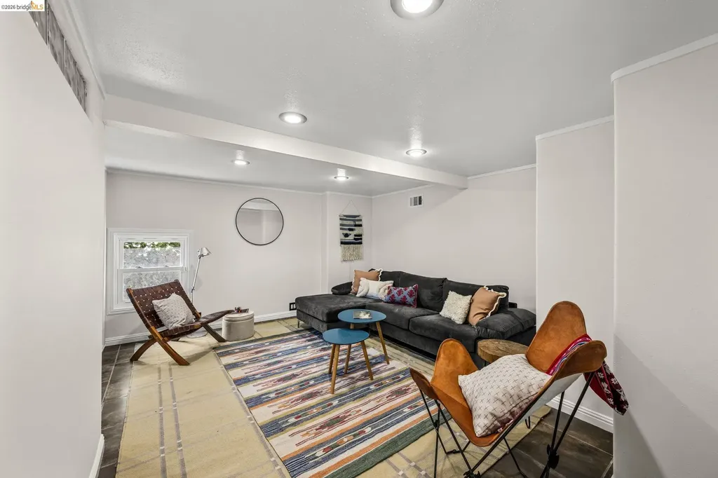 791 Santa Ray Avenue Oakland CA 94610