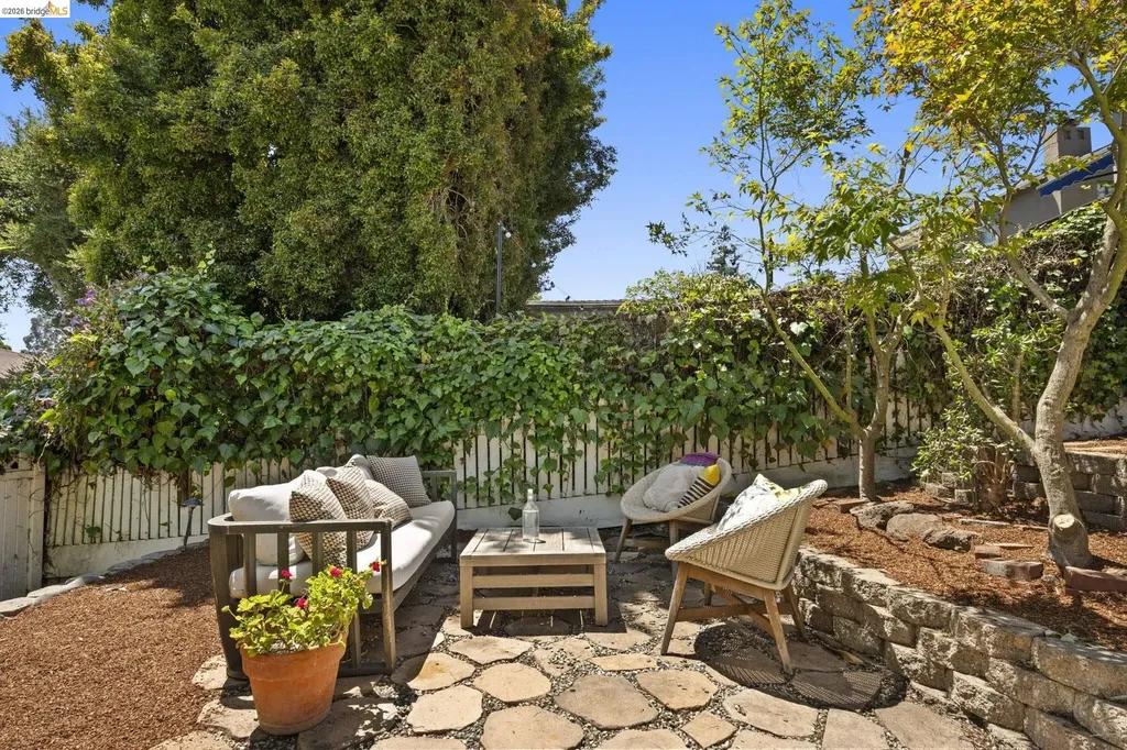 791 Santa Ray Avenue Oakland CA 94610