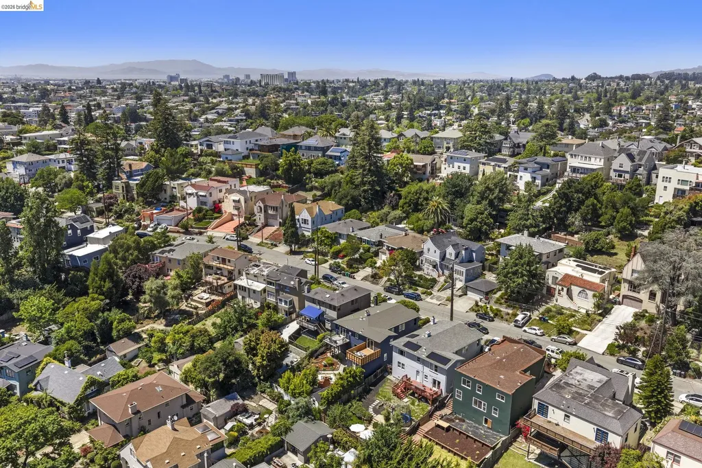 791 Santa Ray Avenue Oakland CA 94610