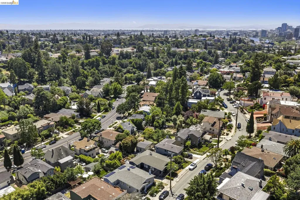 791 Santa Ray Avenue Oakland CA 94610