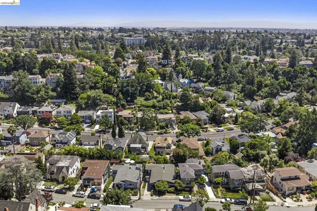791 Santa Ray Avenue Oakland CA 94610