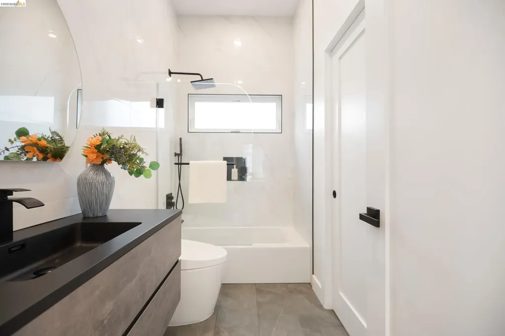 2516 Calhoun Street Alameda CA 94501