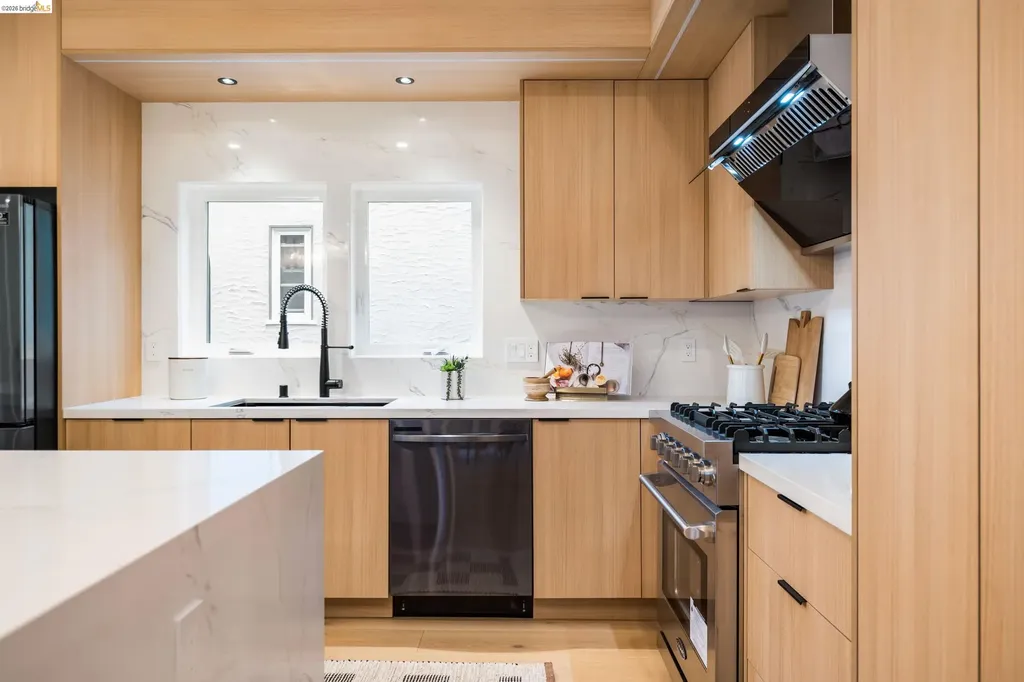 2516 Calhoun Street Alameda CA 94501