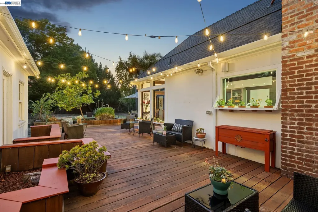 811 Grand Street Alameda CA 94501