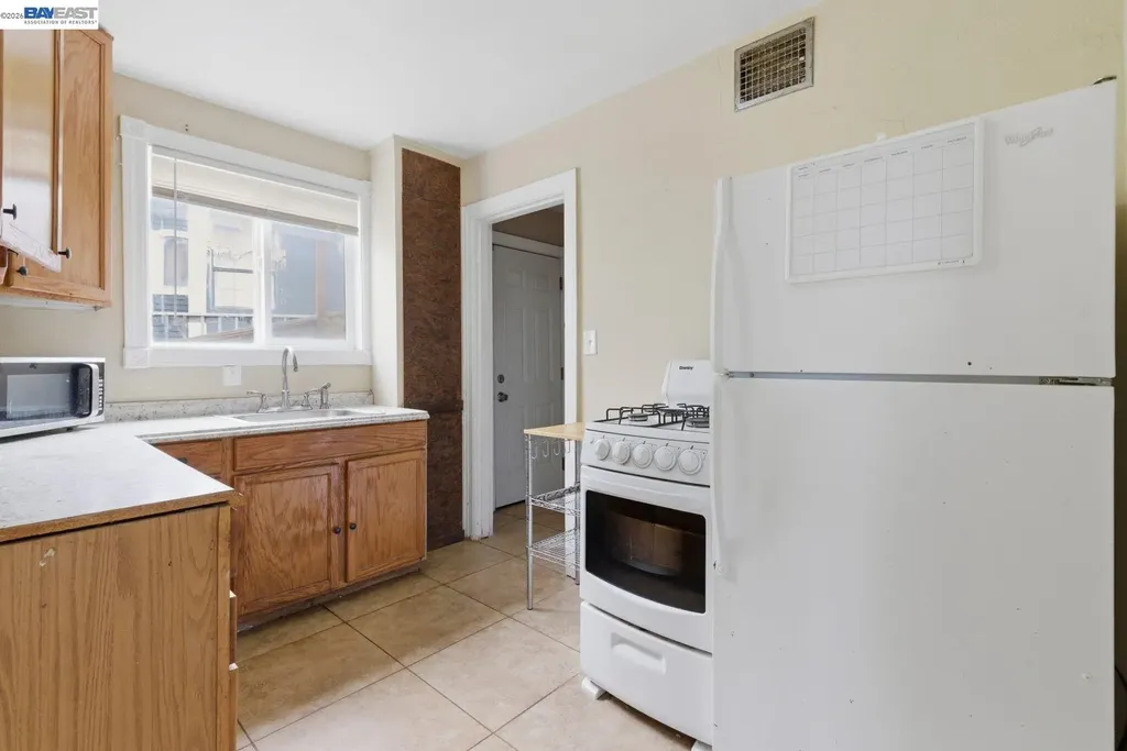 242 Kendall Avenue Crockett CA 94525