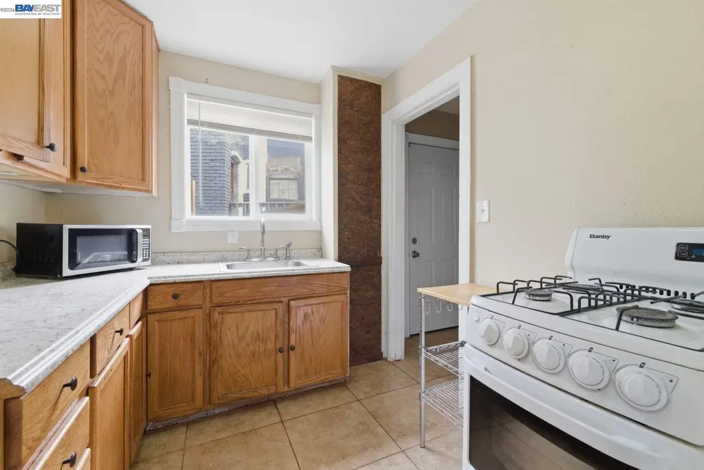 242 Kendall Avenue Crockett CA 94525
