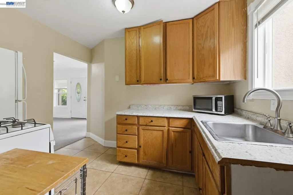 242 Kendall Avenue Crockett CA 94525